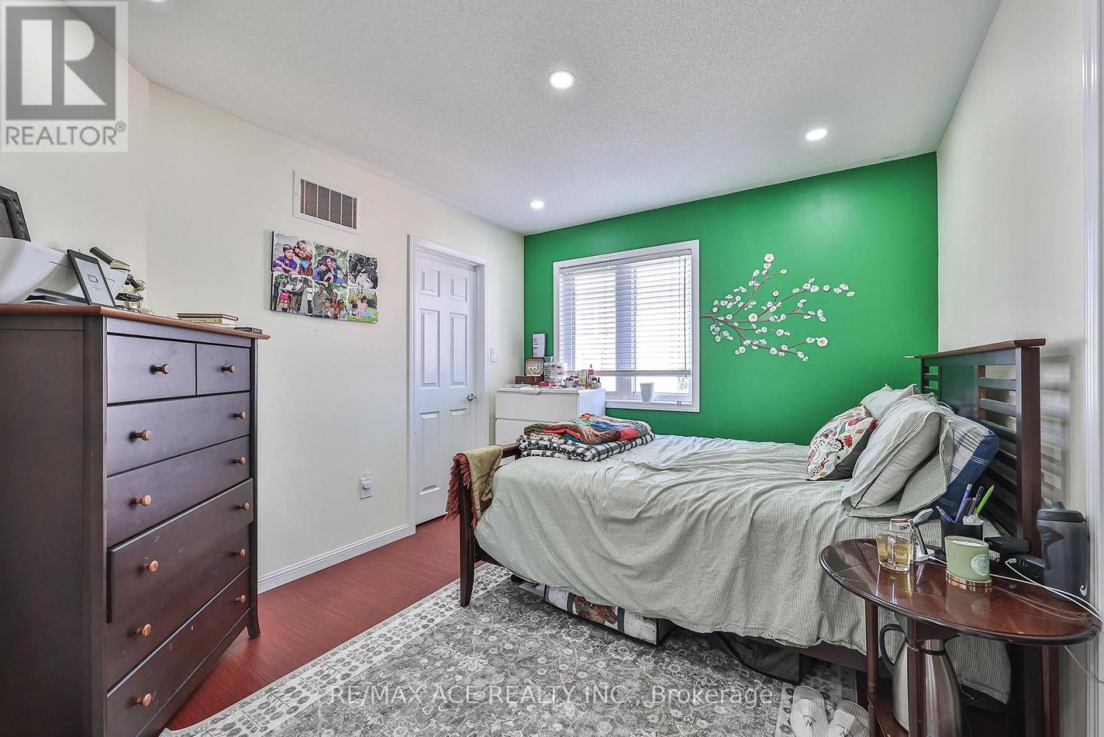 1819 Misthollow Drive, Pickering, Ontario  L1X 0A7 - Photo 12 - E13760022