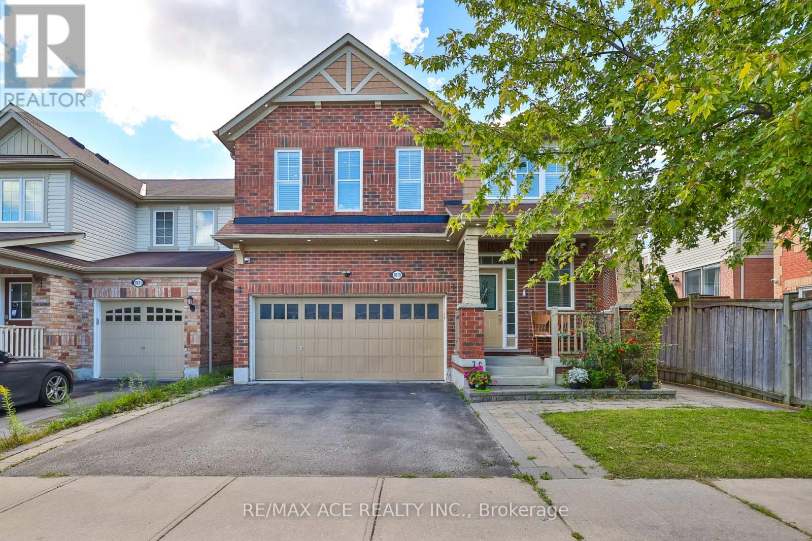 1819 Misthollow Drive, Pickering, Ontario  L1X 0A7 - Photo 2 - E13760022