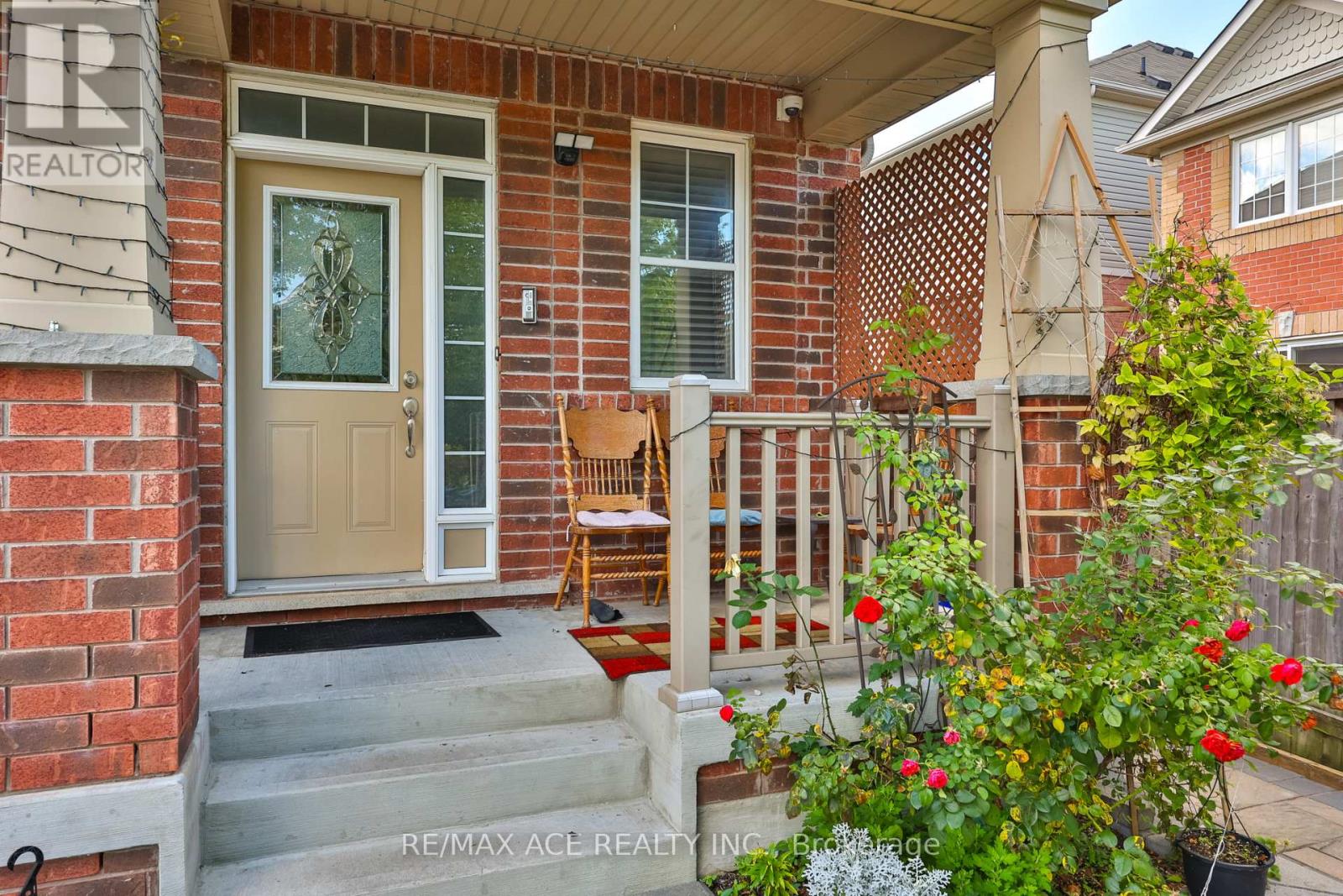 1819 Misthollow Drive, Pickering, Ontario  L1X 0A7 - Photo 3 - E13760022
