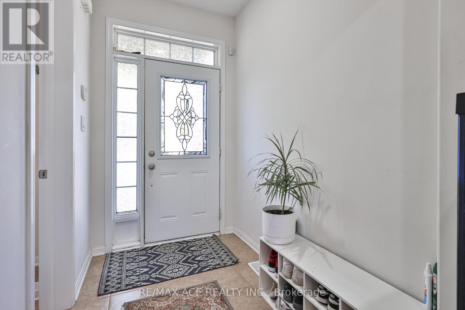 1819 Misthollow Drive, Pickering, Ontario  L1X 0A7 - Photo 4 - E13760022