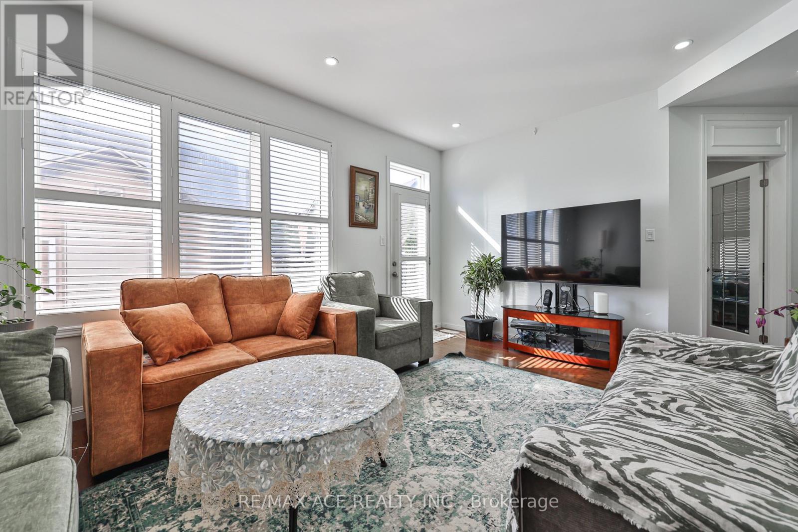 1819 Misthollow Drive, Pickering, Ontario  L1X 0A7 - Photo 8 - E13760022