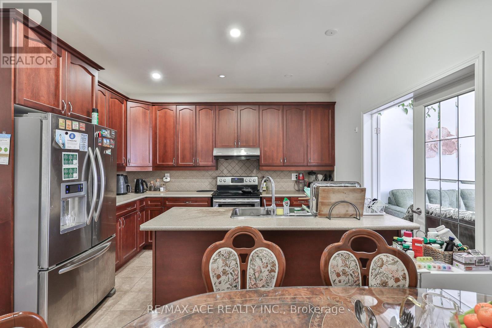 1819 Misthollow Drive, Pickering, Ontario  L1X 0A7 - Photo 9 - E13760022