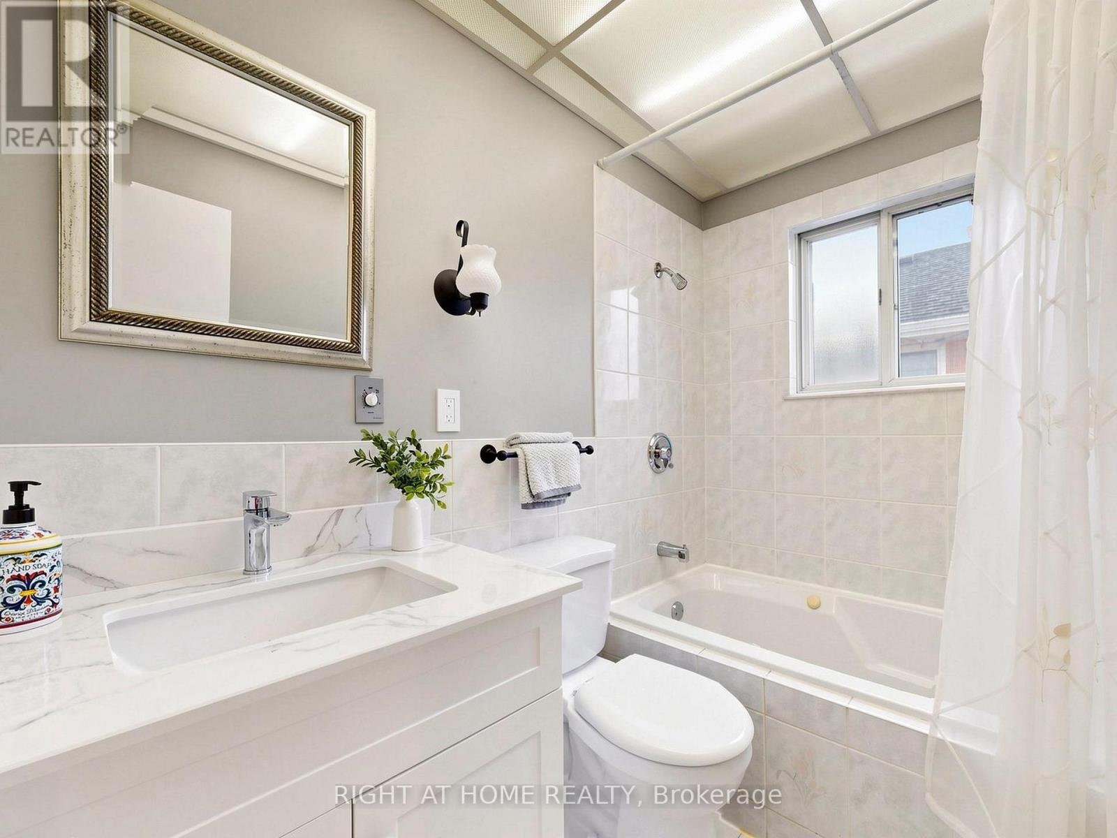 36 Joanna Drive E, Toronto, Ontario M1R 4J1 - Photo 14 - E13760054