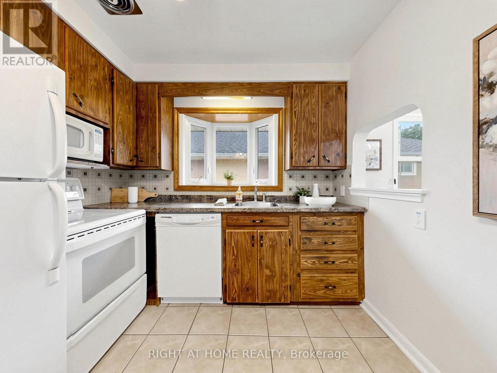36 Joanna Drive E, Toronto, Ontario M1R 4J1 - Photo 9 - E13760054