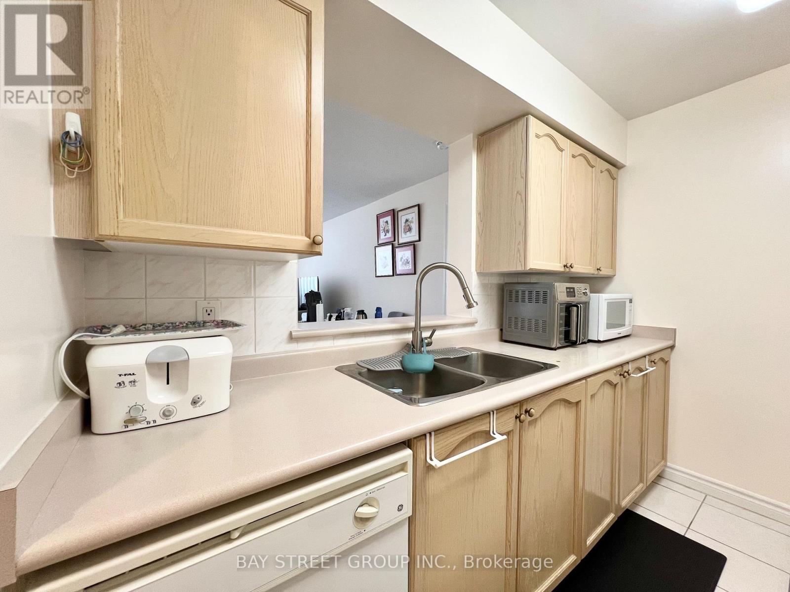 1102 - 3088 Kennedy Road, Toronto, Ontario  M1V 5M4 - Photo 16 - E13760064