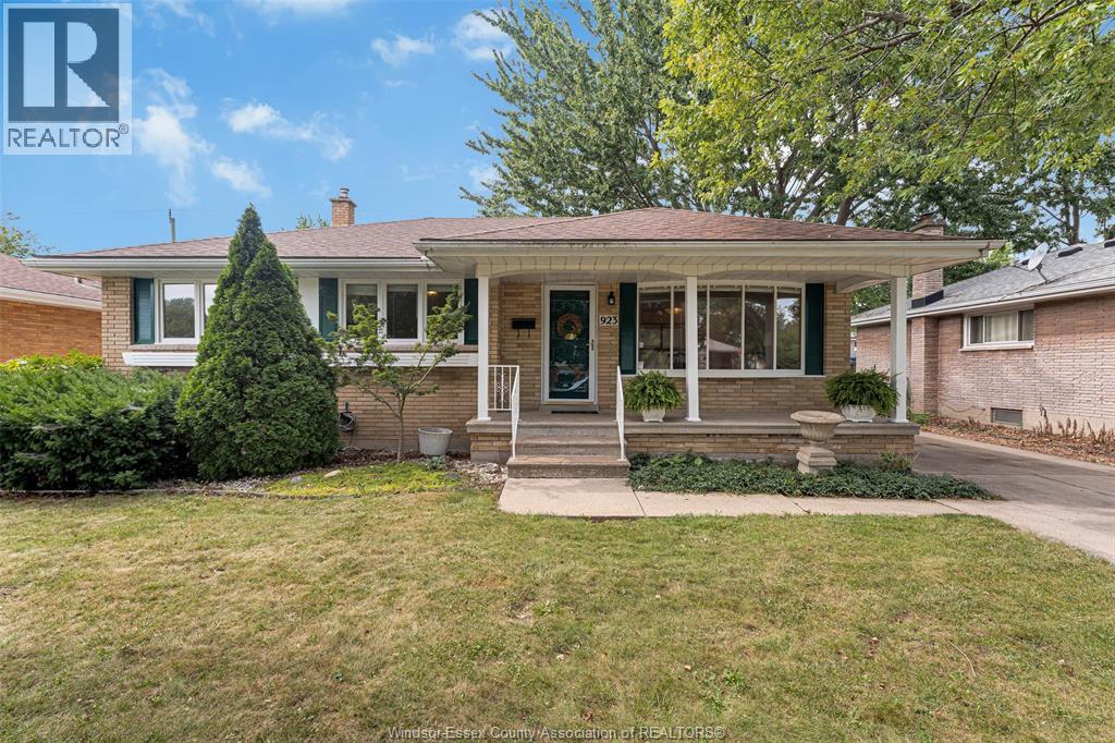 MLS# 26022004: 923 GREENDALE DRIVE, Windsor, Canada