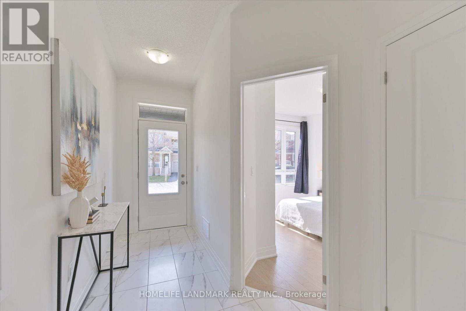 34 Carole Bell Way, Markham (Berczy), Ontario  L6E 0W2 - Photo 3 - N13759928