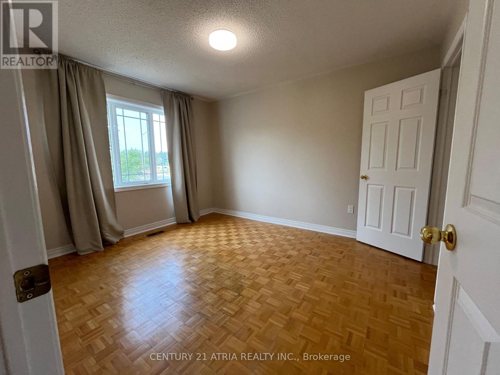 69 Loredana Court, Richmond Hill (Langstaff), Ontario  L4C 0P2 - Photo 11 - N13760046