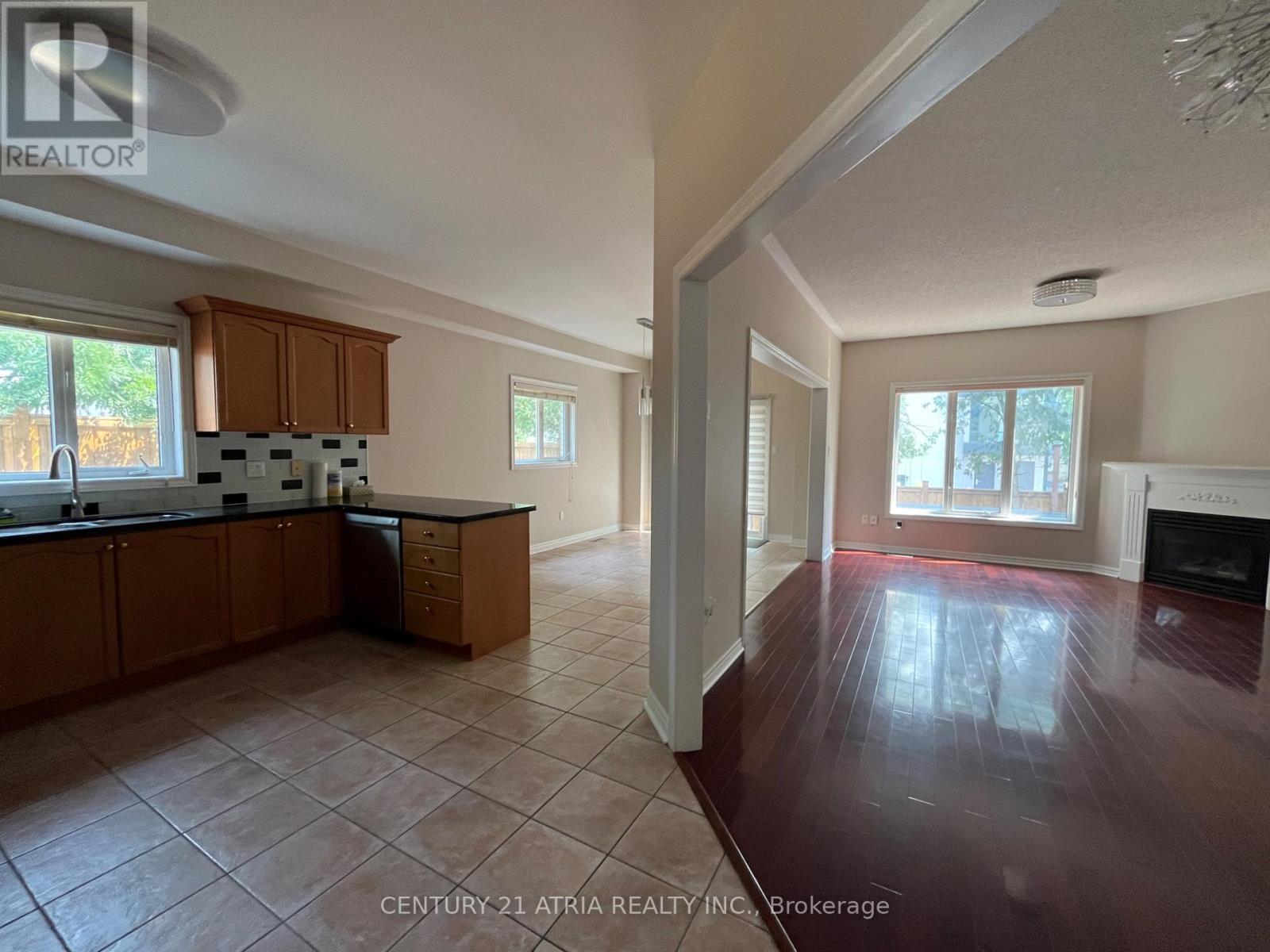 69 Loredana Court, Richmond Hill (Langstaff), Ontario  L4C 0P2 - Photo 2 - N13760046