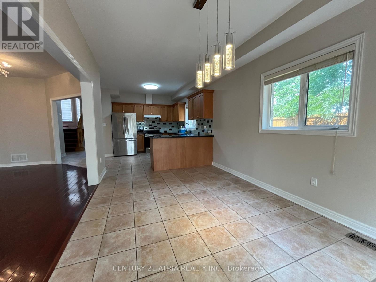 69 Loredana Court, Richmond Hill (Langstaff), Ontario  L4C 0P2 - Photo 5 - N13760046
