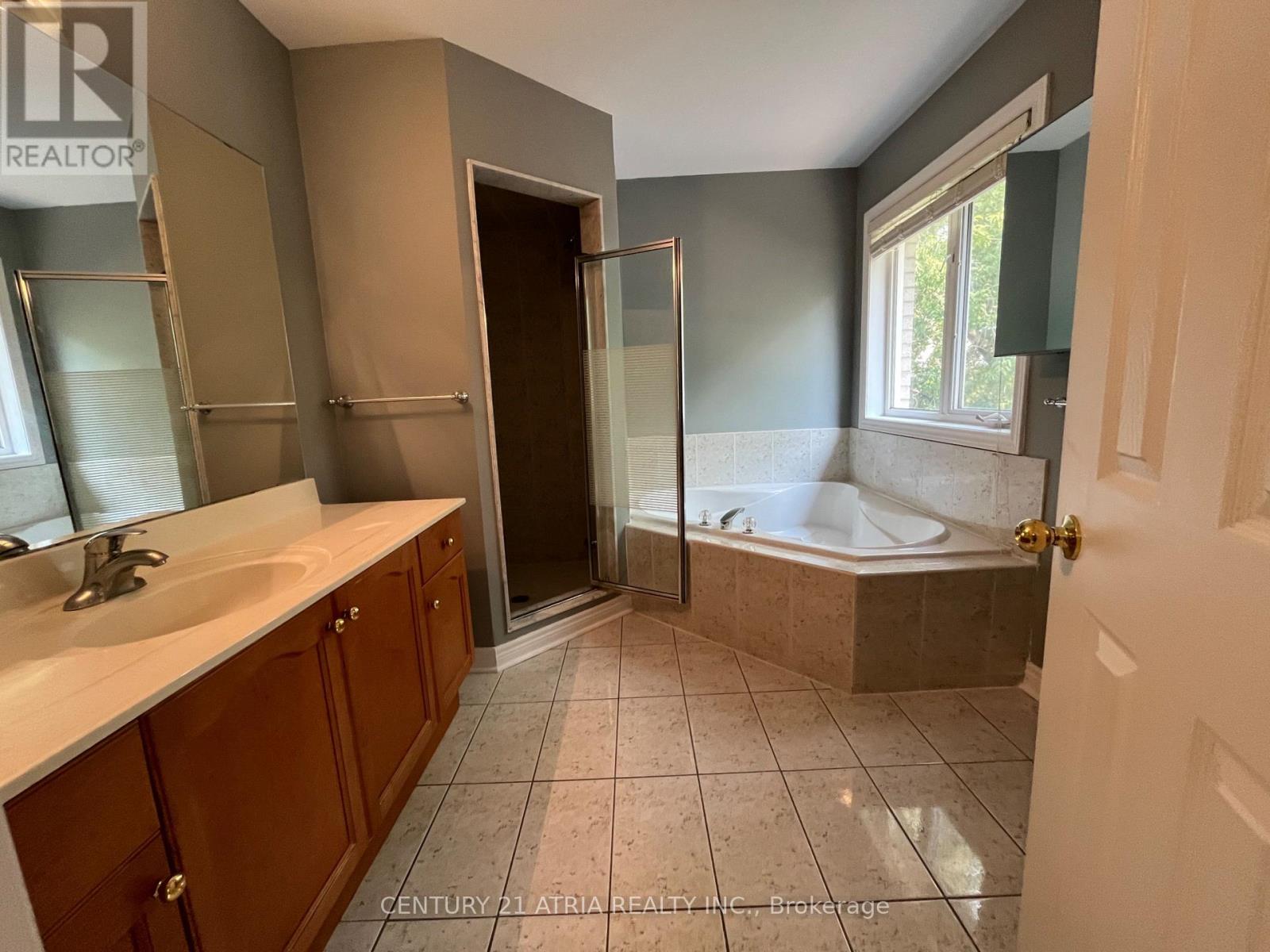 69 Loredana Court, Richmond Hill (Langstaff), Ontario  L4C 0P2 - Photo 6 - N13760046