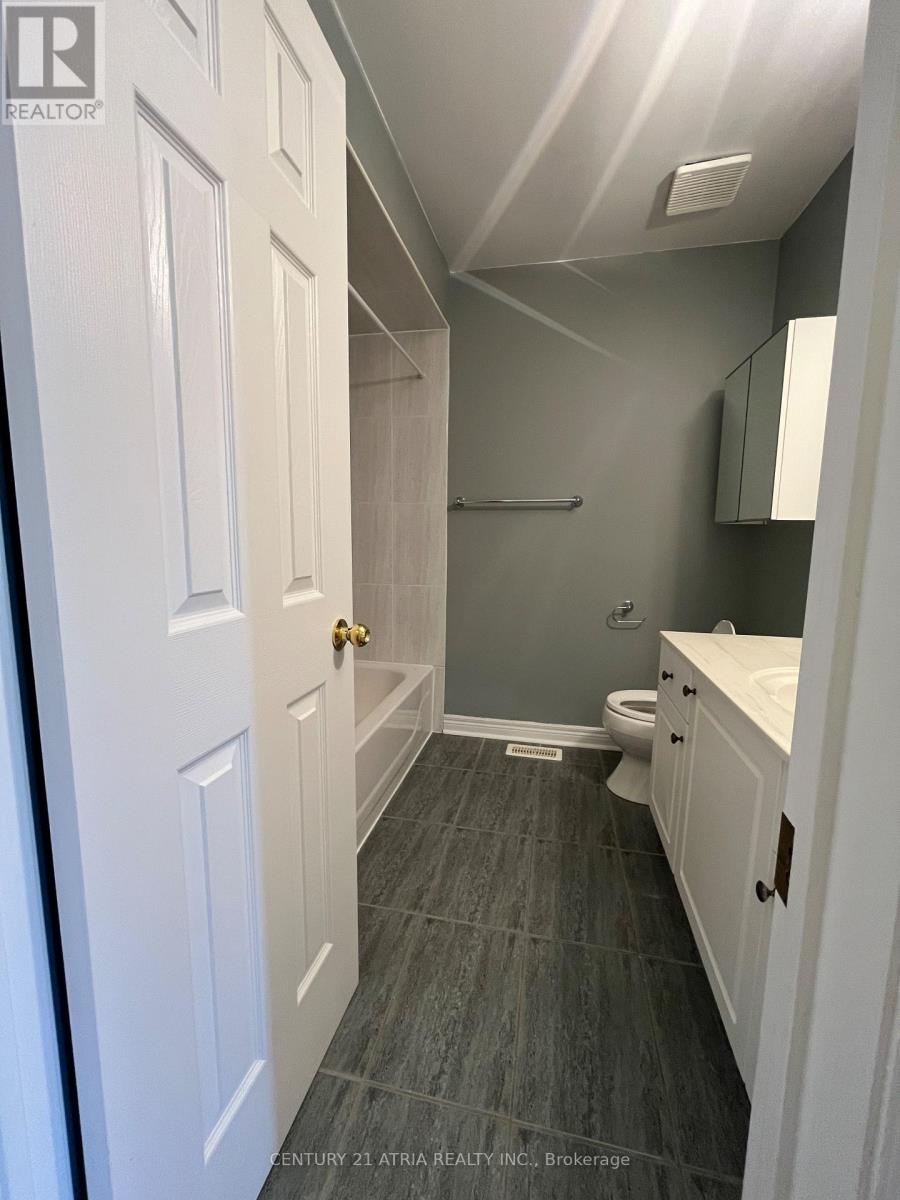 69 Loredana Court, Richmond Hill (Langstaff), Ontario  L4C 0P2 - Photo 9 - N13760046