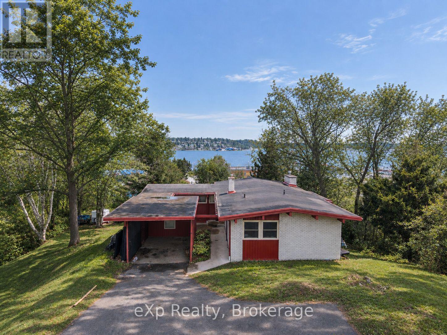 8 SUNSET AVENUE, Parry Sound, Ontario