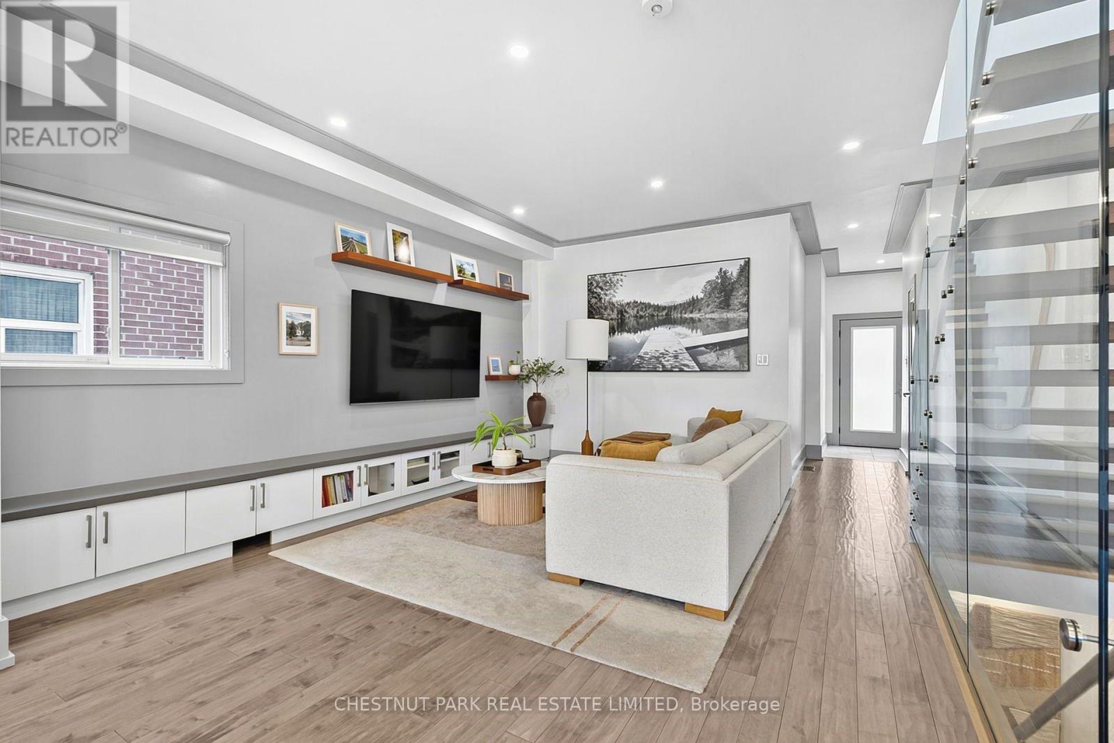 15 Nineteeth Street, Toronto, Ontario  M8V 3L4 - Photo 5 - W13760024