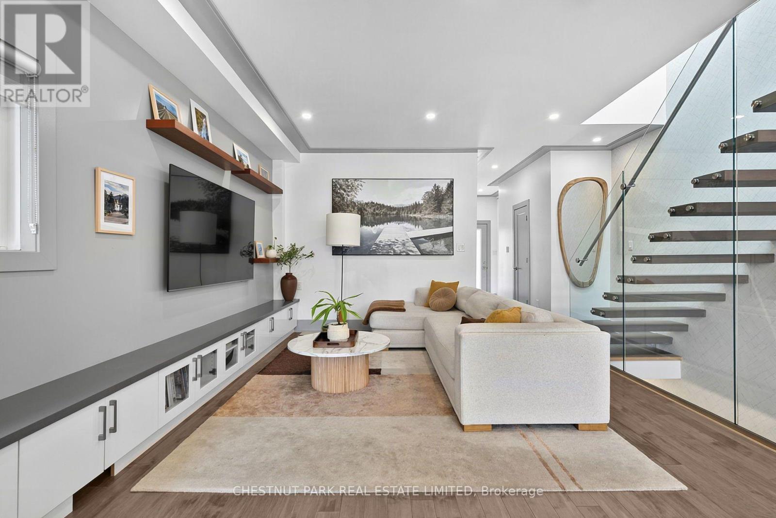 15 Nineteeth Street, Toronto, Ontario  M8V 3L4 - Photo 6 - W13760024