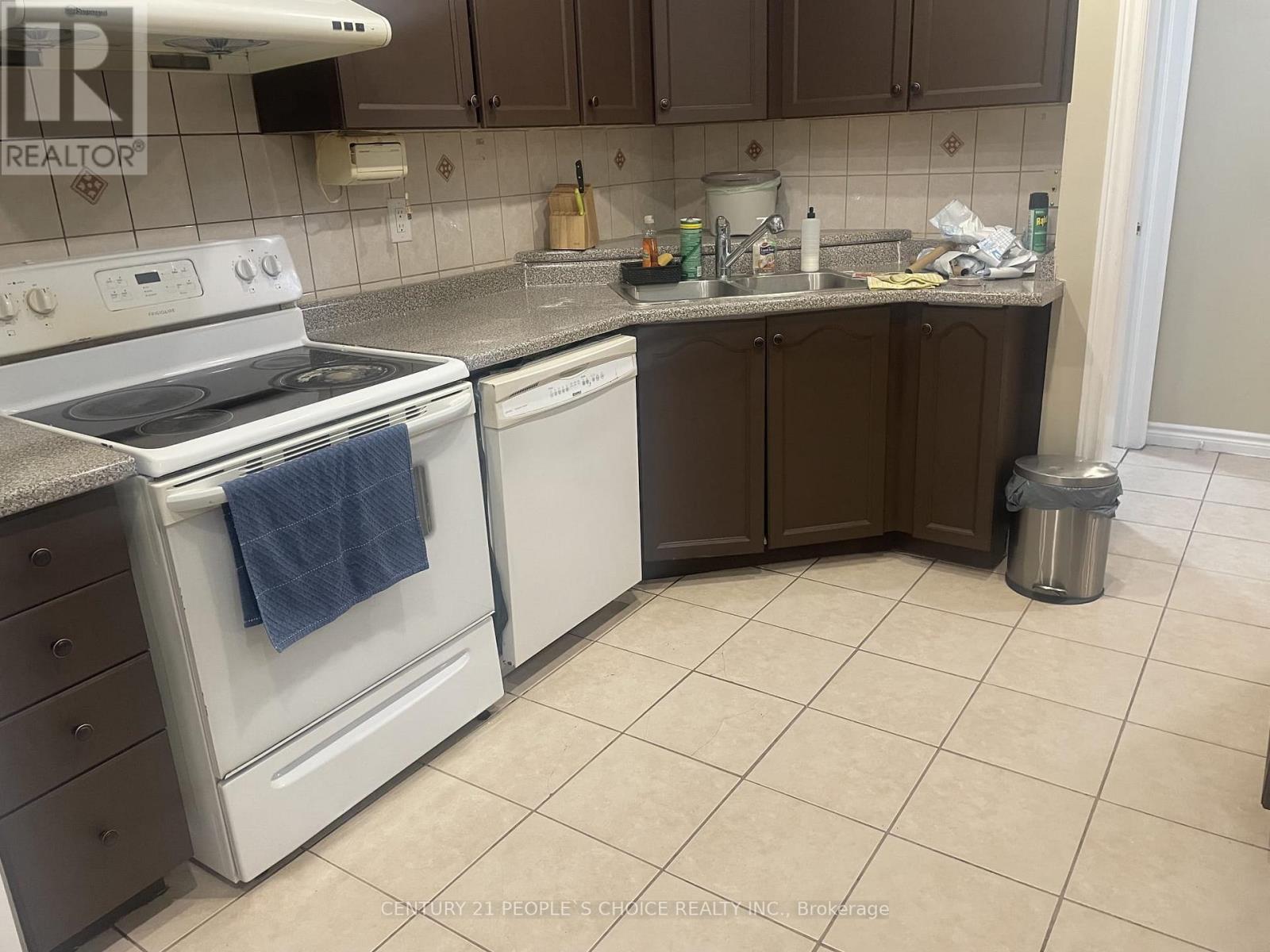 113 Desert Sand Drive, Brampton, Ontario  L6R 1V7 - Photo 4 - W13760028