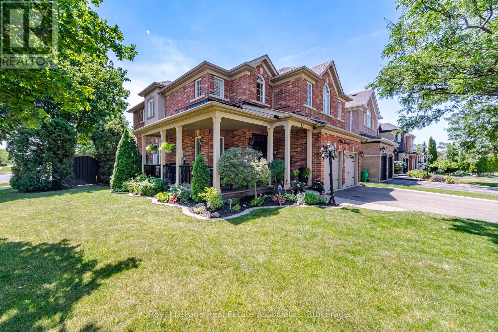 2 Olde Town Road, Brampton, Ontario  L6X 4V3 - Photo 2 - W13760038
