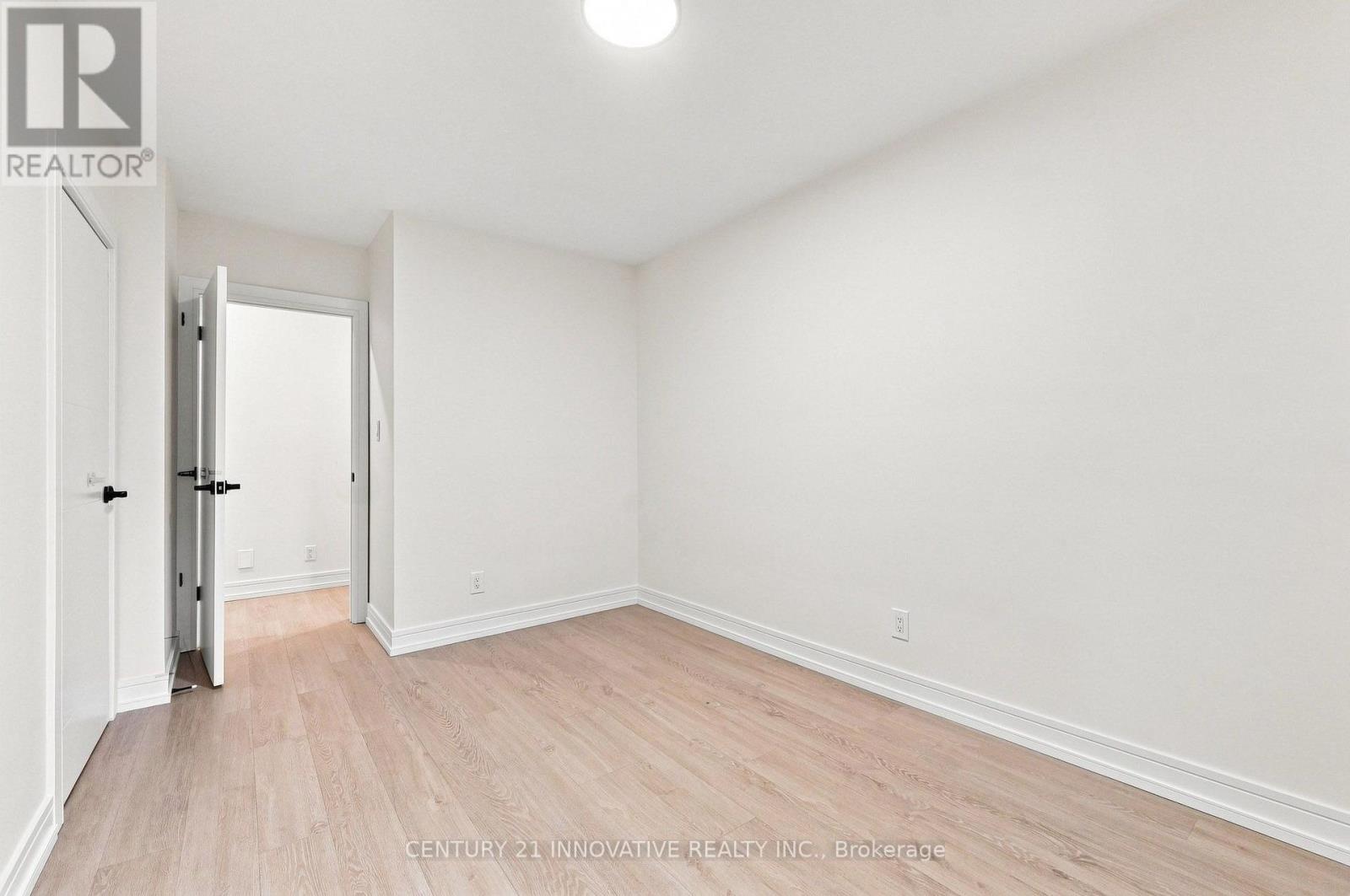 2068 Stewart Crescent, Mississauga, Ontario  L4Y 1C5 - Photo 21 - W13760066