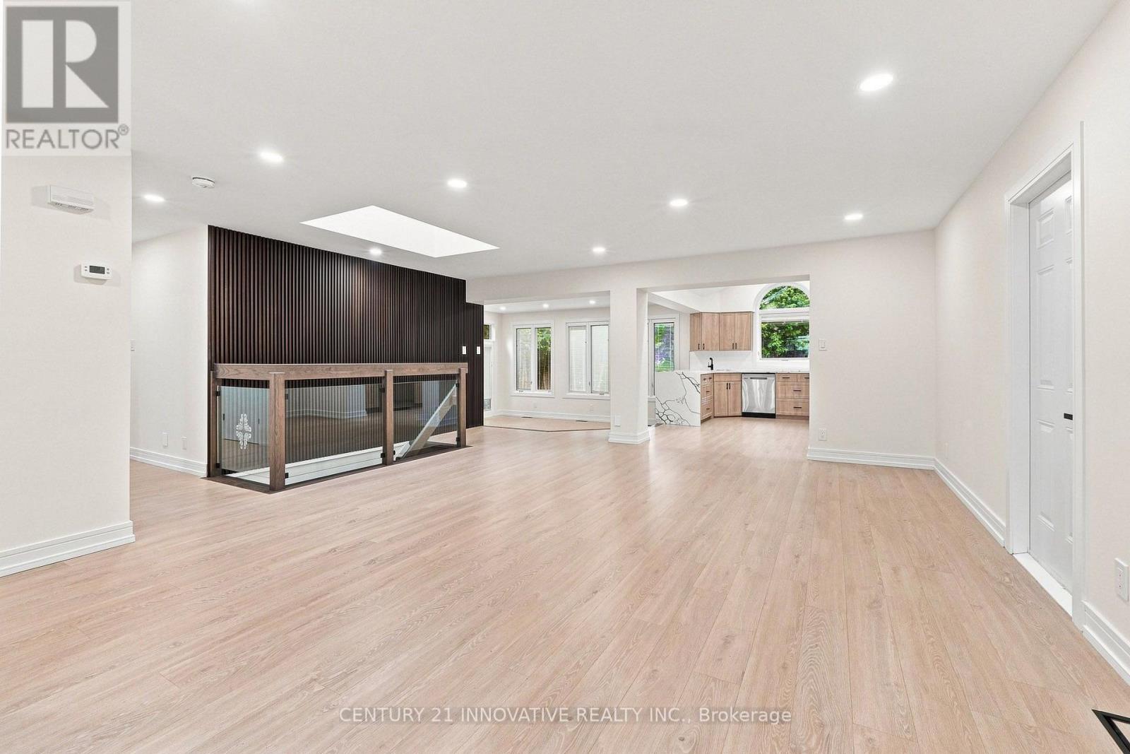 2068 Stewart Crescent, Mississauga, Ontario  L4Y 1C5 - Photo 4 - W13760066