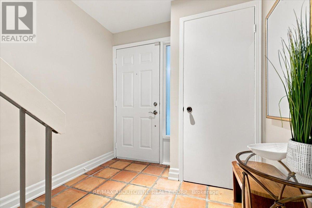 13 - 1250 Marlborough Court, Oakville, Ontario  L6H 2W7 - Photo 4 - W13760102