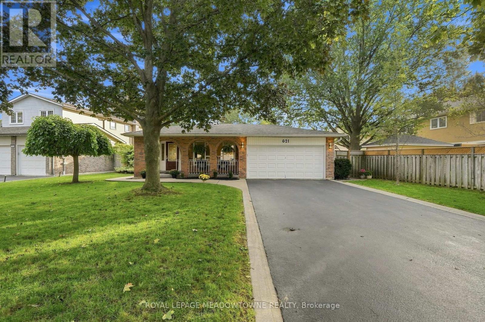 621 MOORELANDS CRESCENT, Milton, Ontario