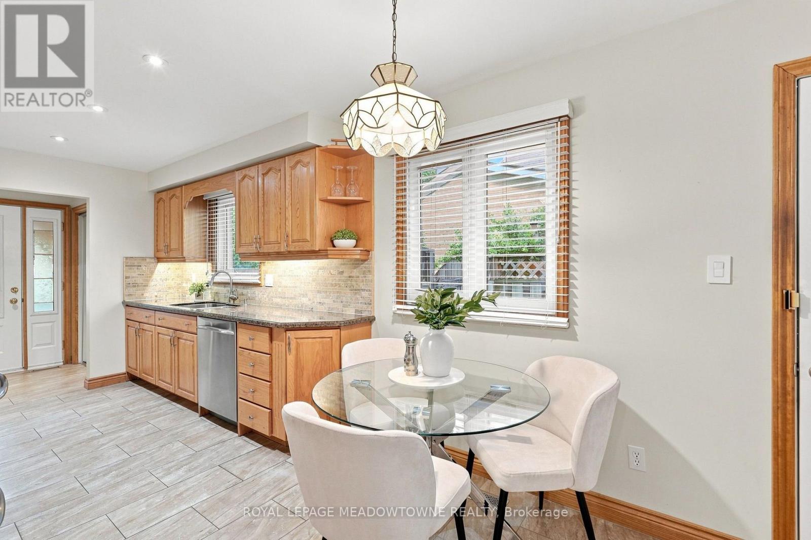 621 Moorelands Crescent, Milton, Ontario  L9T 4B3 - Photo 12 - W13760130