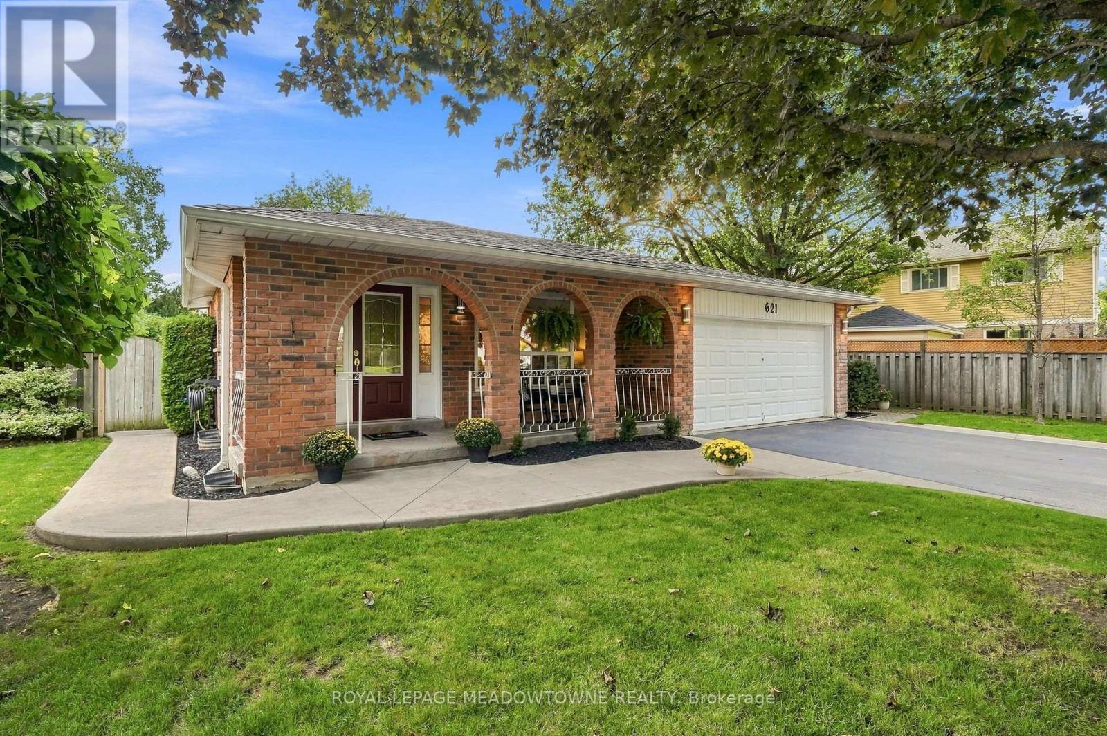 621 Moorelands Crescent, Milton, Ontario  L9T 4B3 - Photo 2 - W13760130