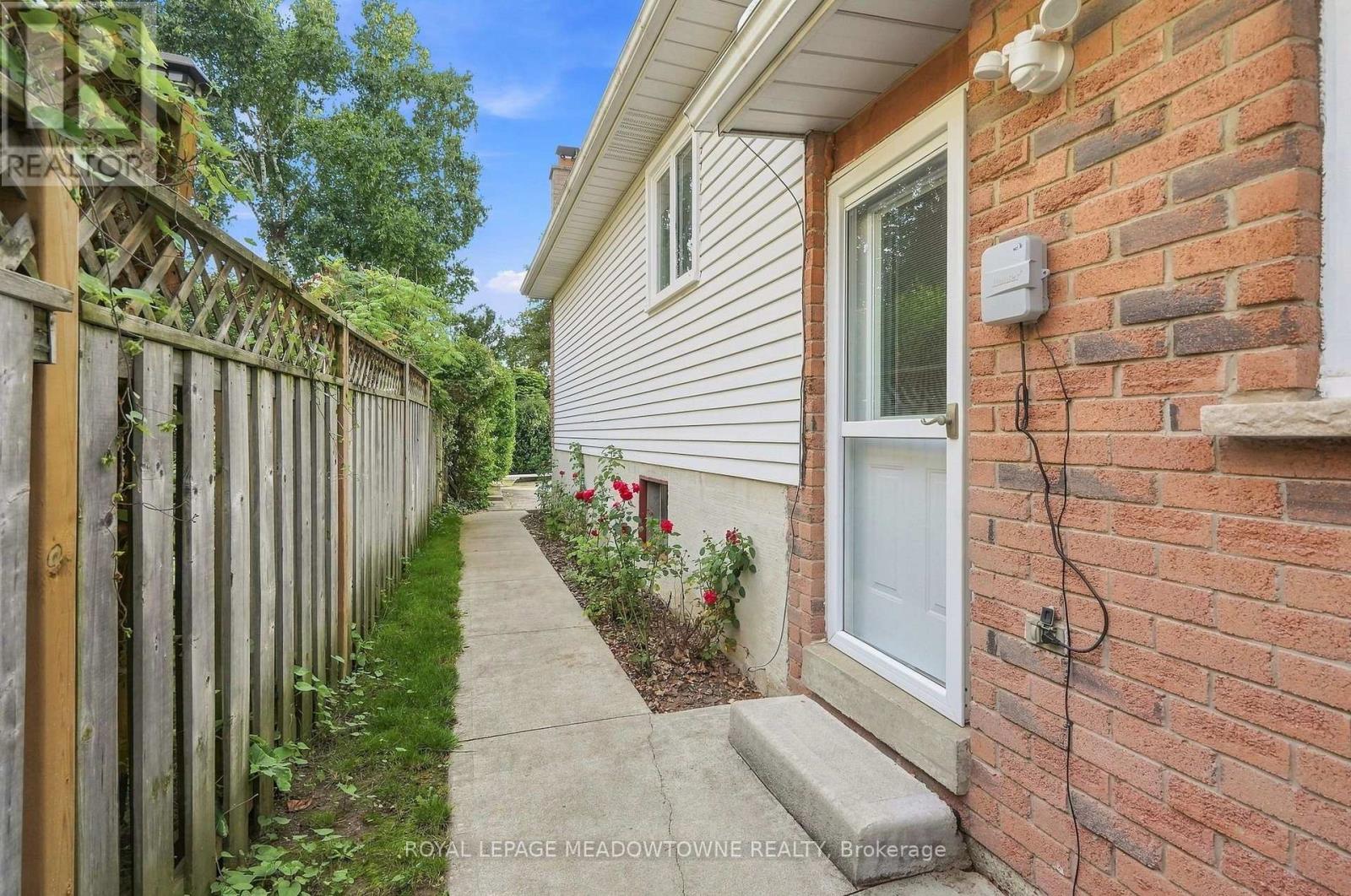 621 Moorelands Crescent, Milton, Ontario  L9T 4B3 - Photo 38 - W13760130