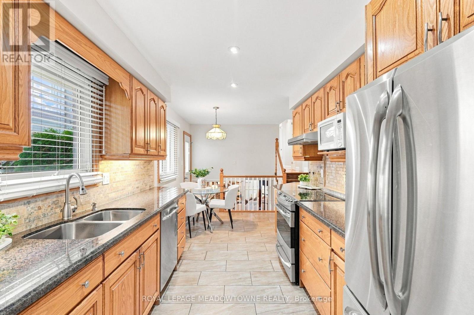 621 Moorelands Crescent, Milton, Ontario  L9T 4B3 - Photo 8 - W13760130