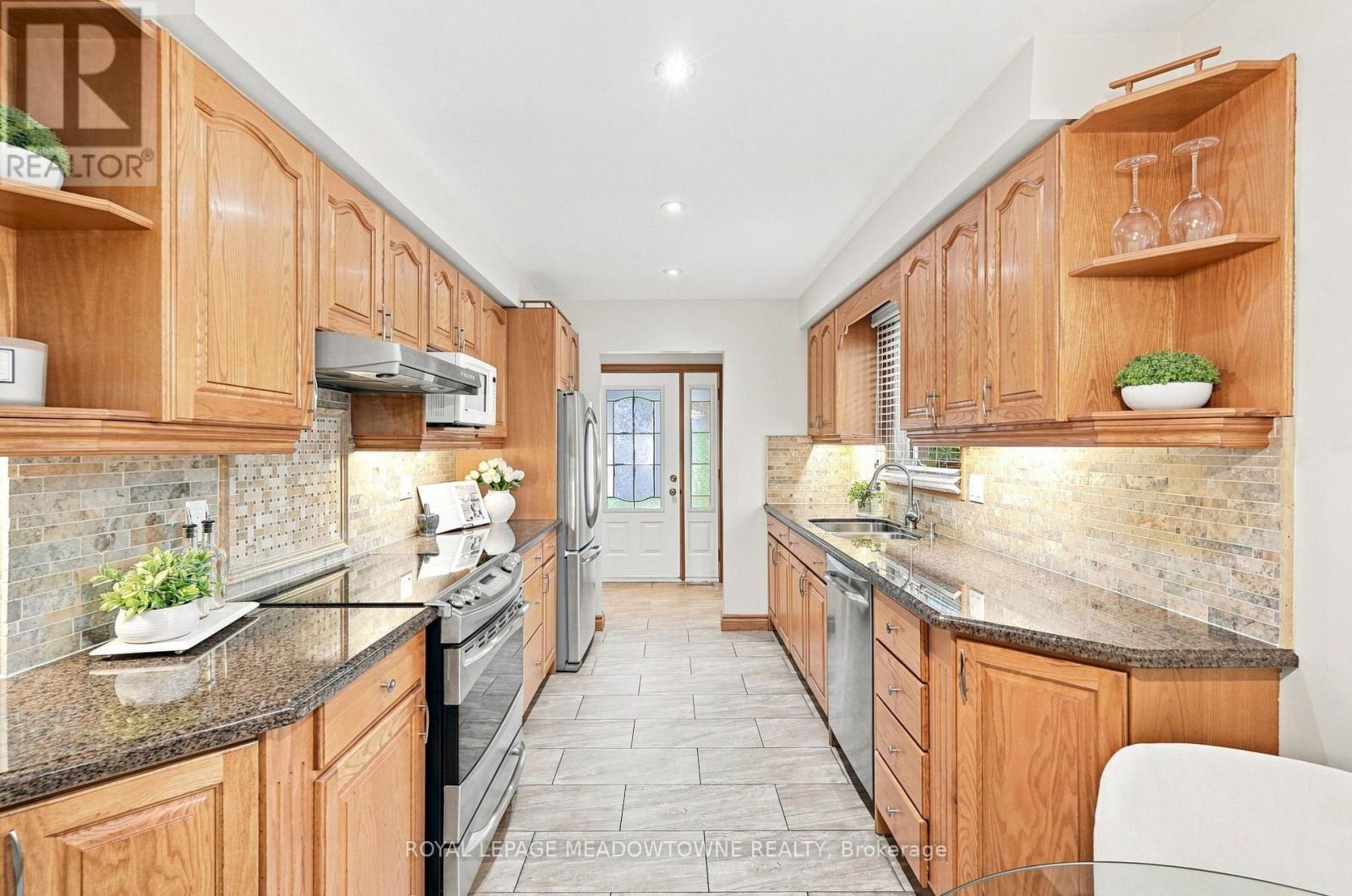 621 Moorelands Crescent, Milton, Ontario  L9T 4B3 - Photo 9 - W13760130
