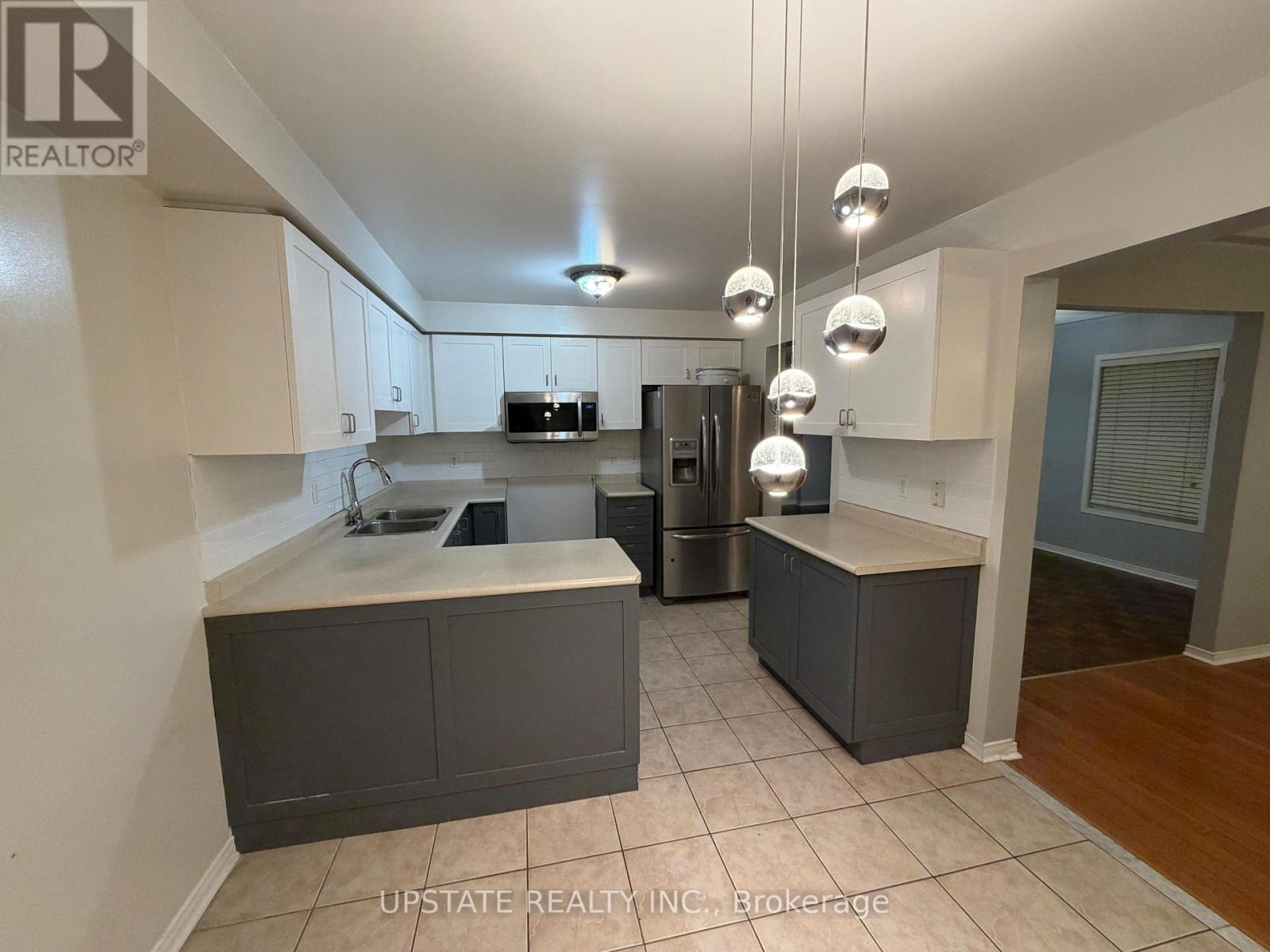 56 Luella Crescent, Brampton, Ontario  L7A 3H7 - Photo 4 - W13760144
