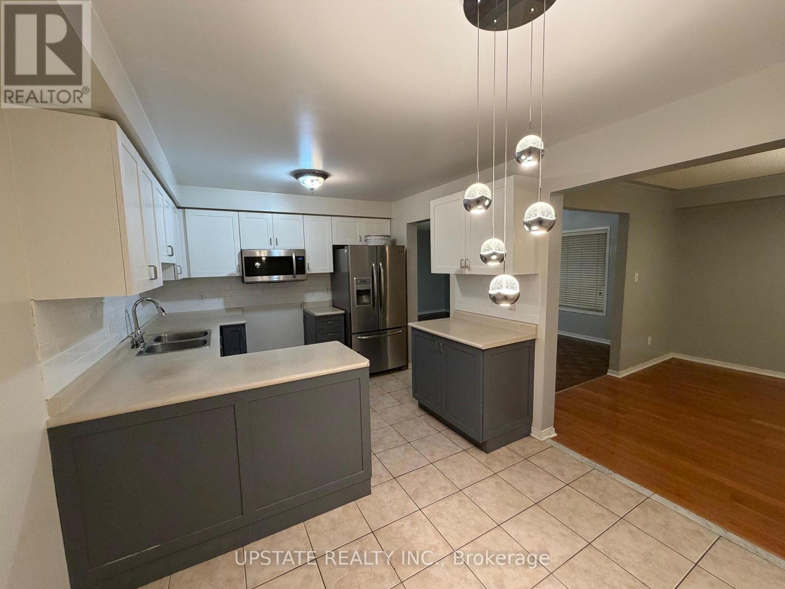56 Luella Crescent, Brampton, Ontario  L7A 3H7 - Photo 5 - W13760144