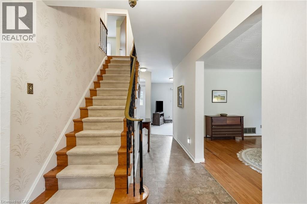 381 Clarksville Court, Mississauga, Ontario  L5A 1G7 - Photo 5 - 40859900