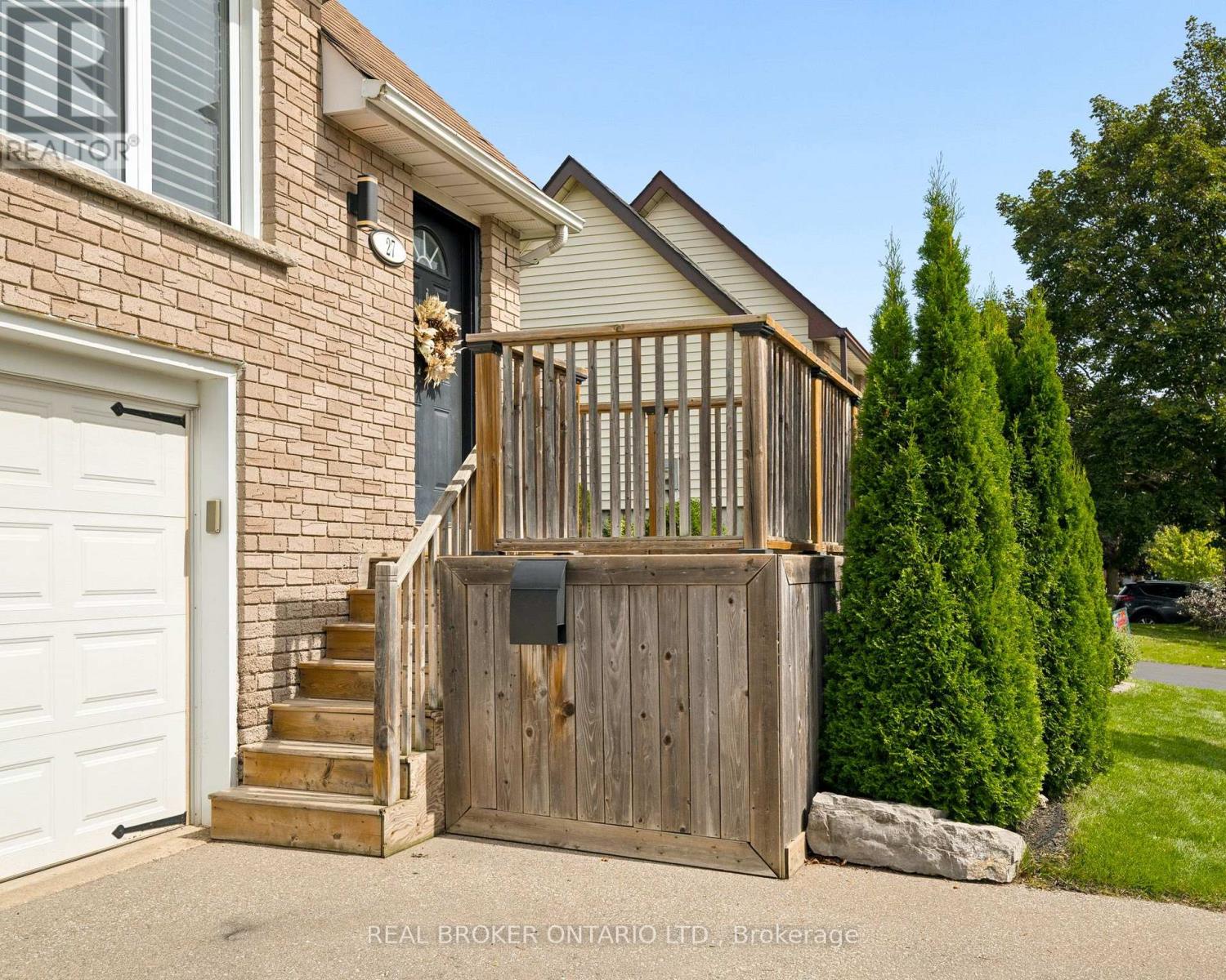 27 Nickolas Crescent, Cambridge, Ontario  N3C 3L7 - Photo 4 - X13760044