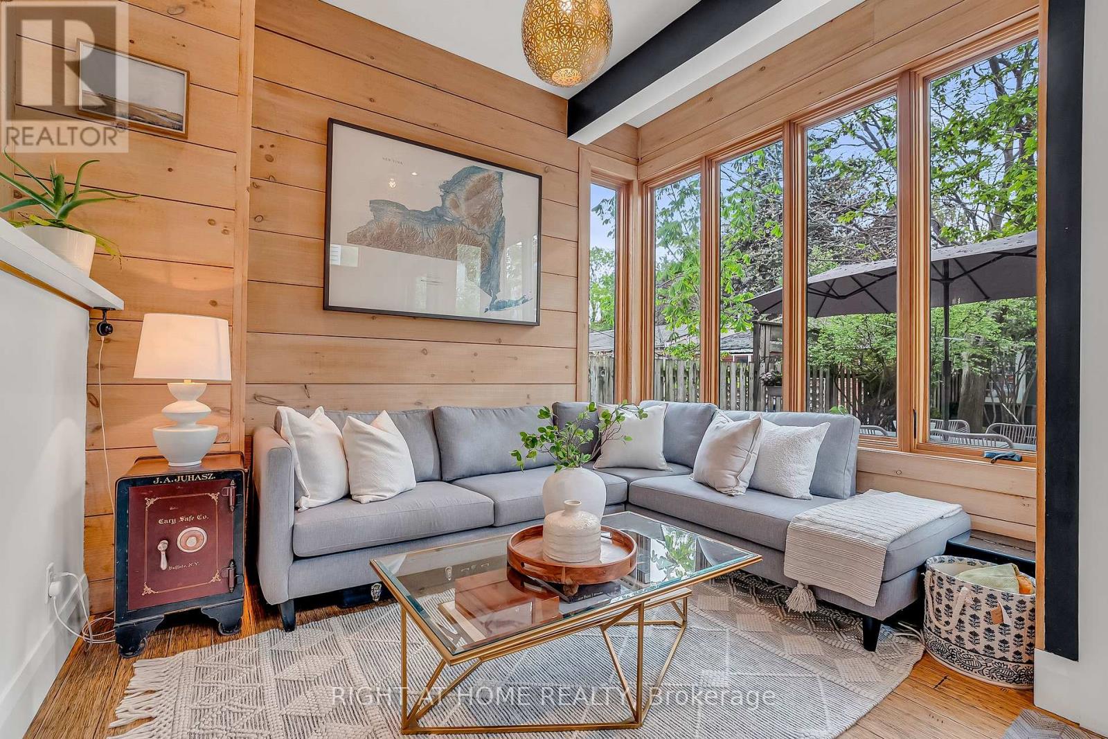 118 Lansdowne Avenue, Toronto, Ontario  M6K 2V9 - Photo 16 - W13759834