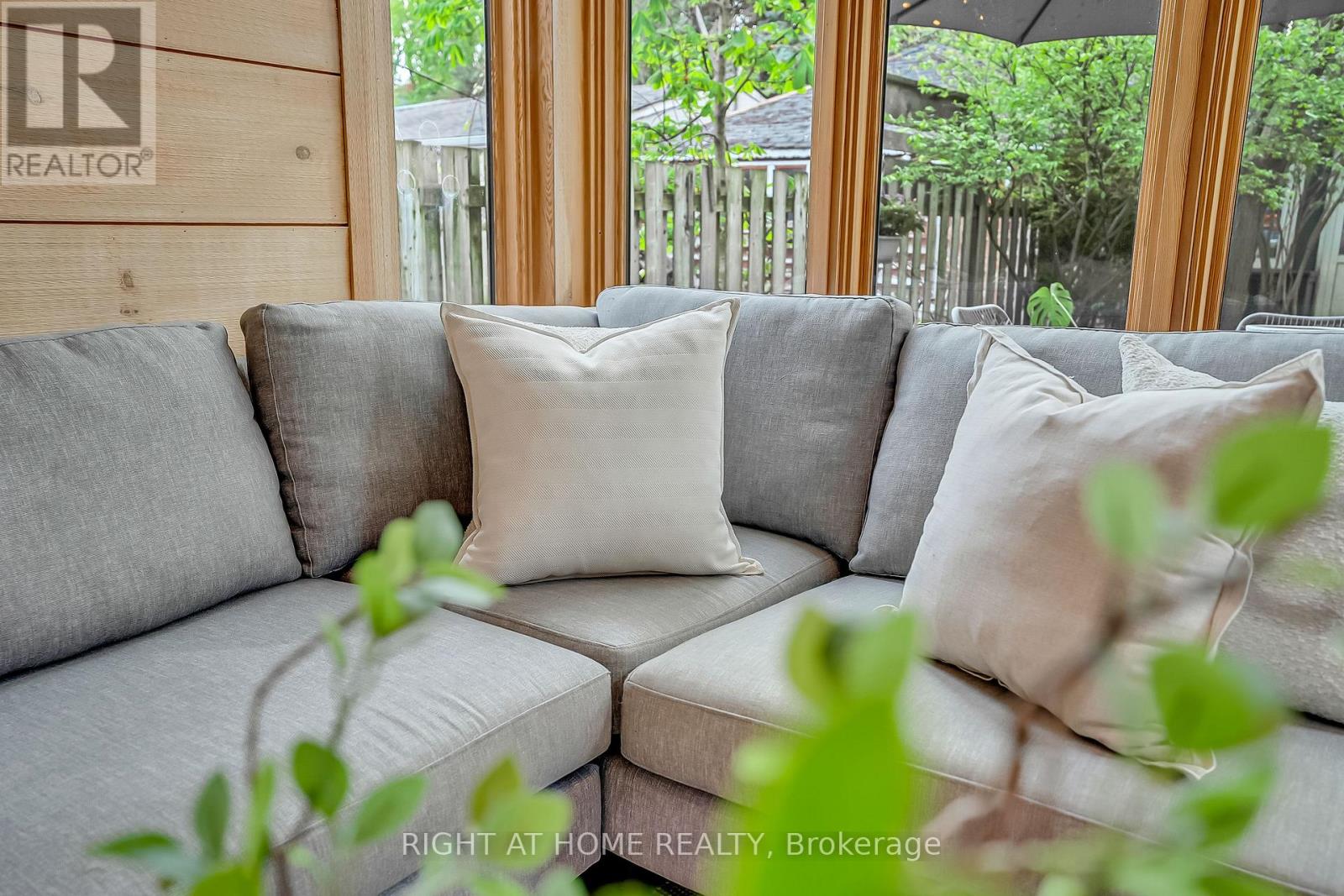 118 Lansdowne Avenue, Toronto, Ontario  M6K 2V9 - Photo 17 - W13759834