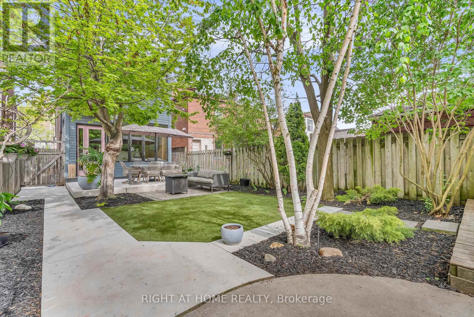 118 Lansdowne Avenue, Toronto, Ontario  M6K 2V9 - Photo 24 - W13759834