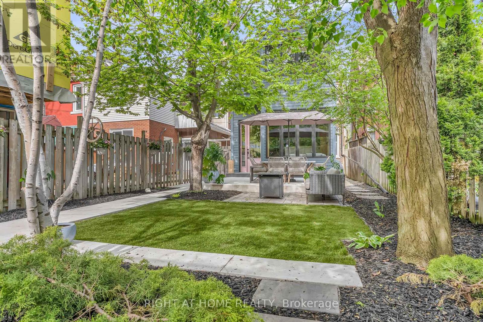 118 Lansdowne Avenue, Toronto, Ontario  M6K 2V9 - Photo 25 - W13759834