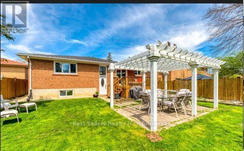 12 Bowshelm Court, Mississauga, Ontario  L5N 1K1 - Photo 8 - W13715862