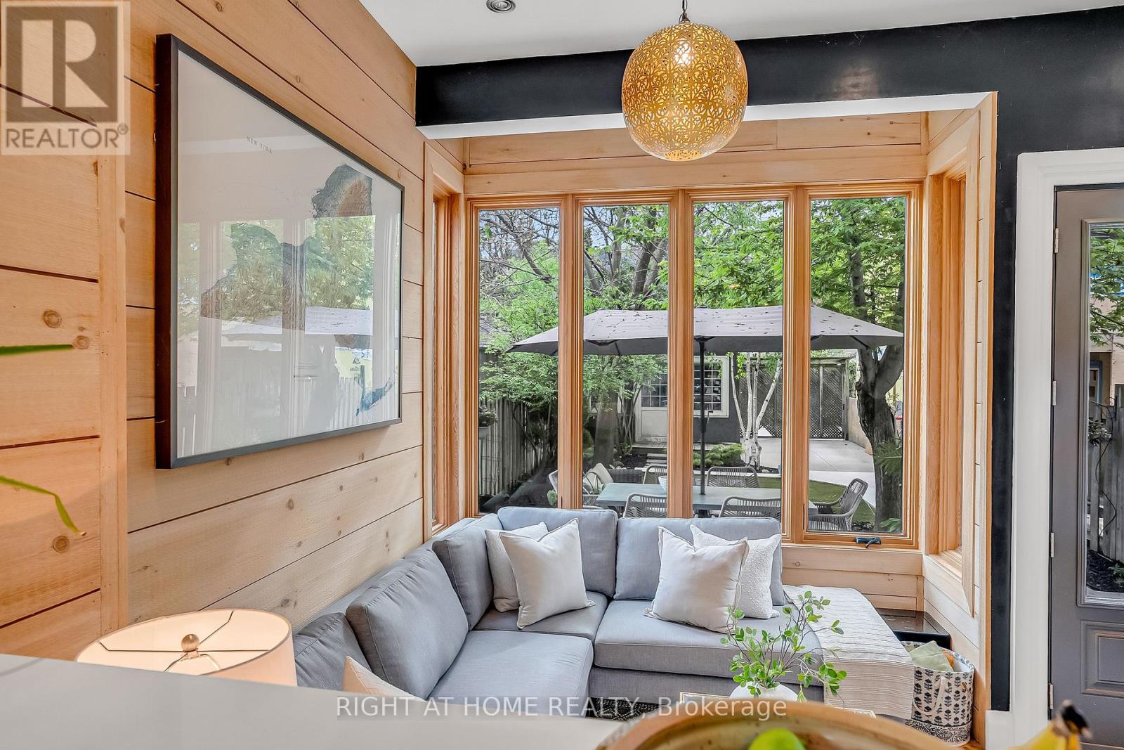 118 Lansdowne Avenue, Toronto, Ontario  M6K 2V9 - Photo 15 - W13759834