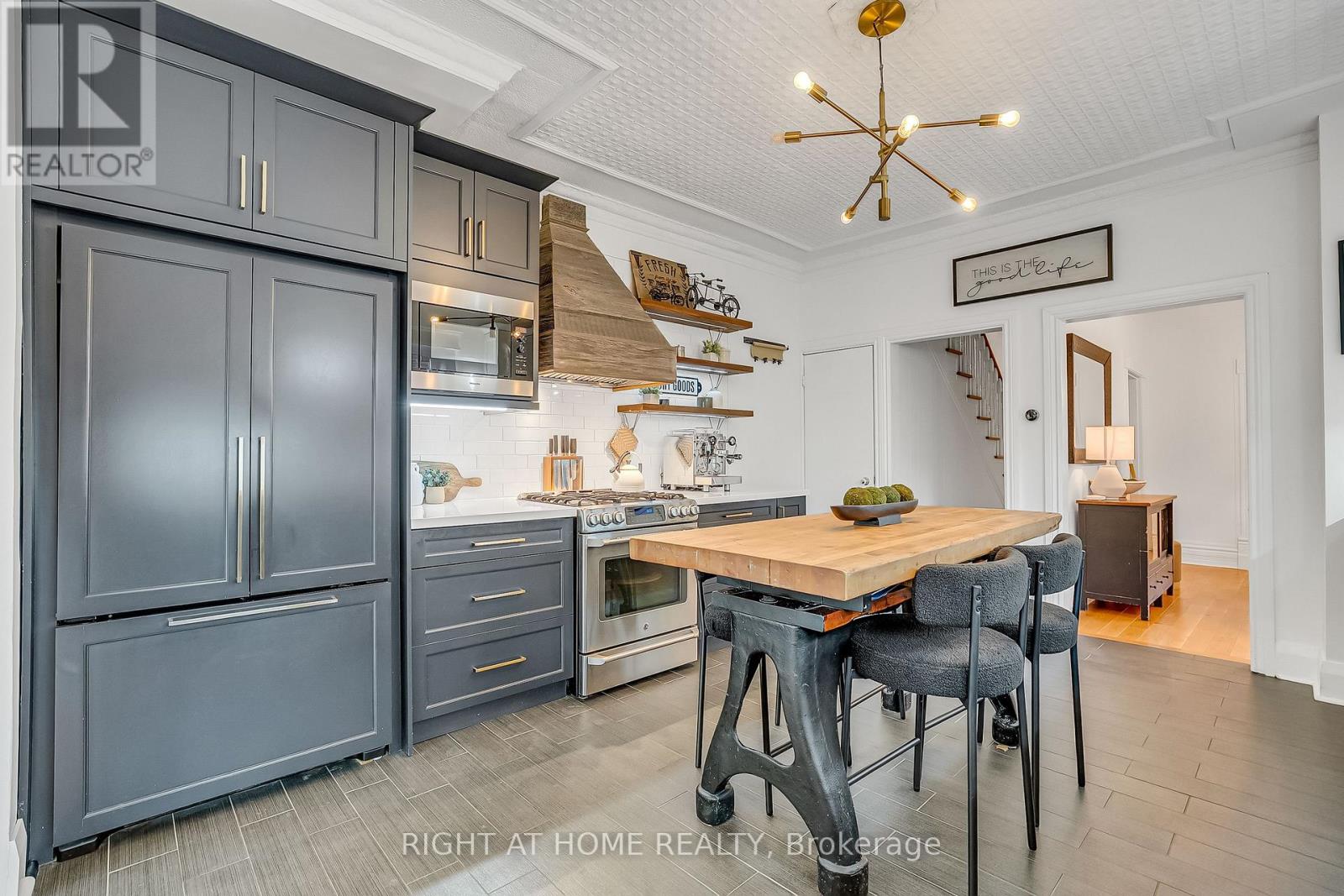 118 Lansdowne Avenue, Toronto, Ontario  M6K 2V9 - Photo 3 - W13759834