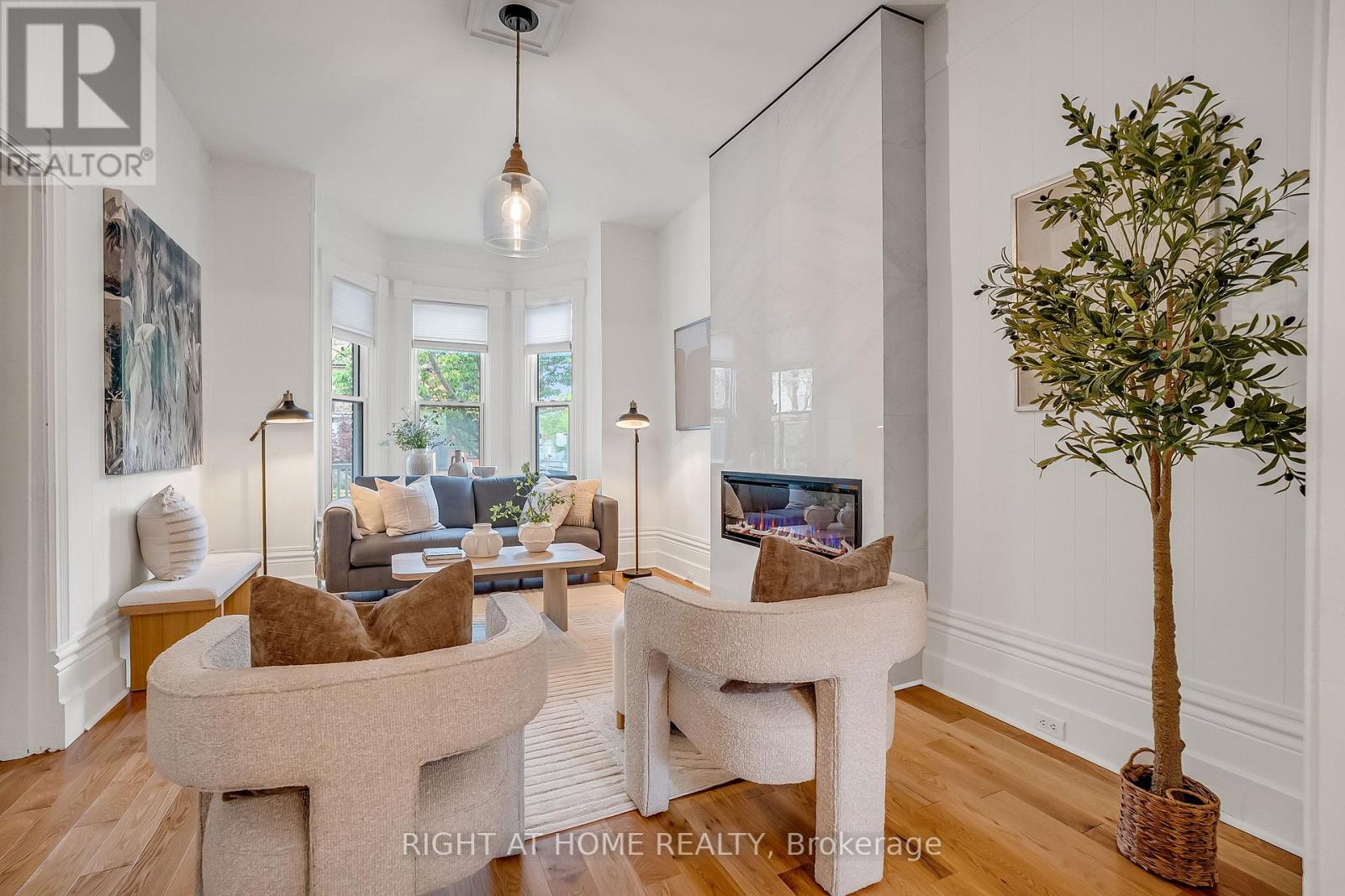 118 Lansdowne Avenue, Toronto, Ontario  M6K 2V9 - Photo 7 - W13759834