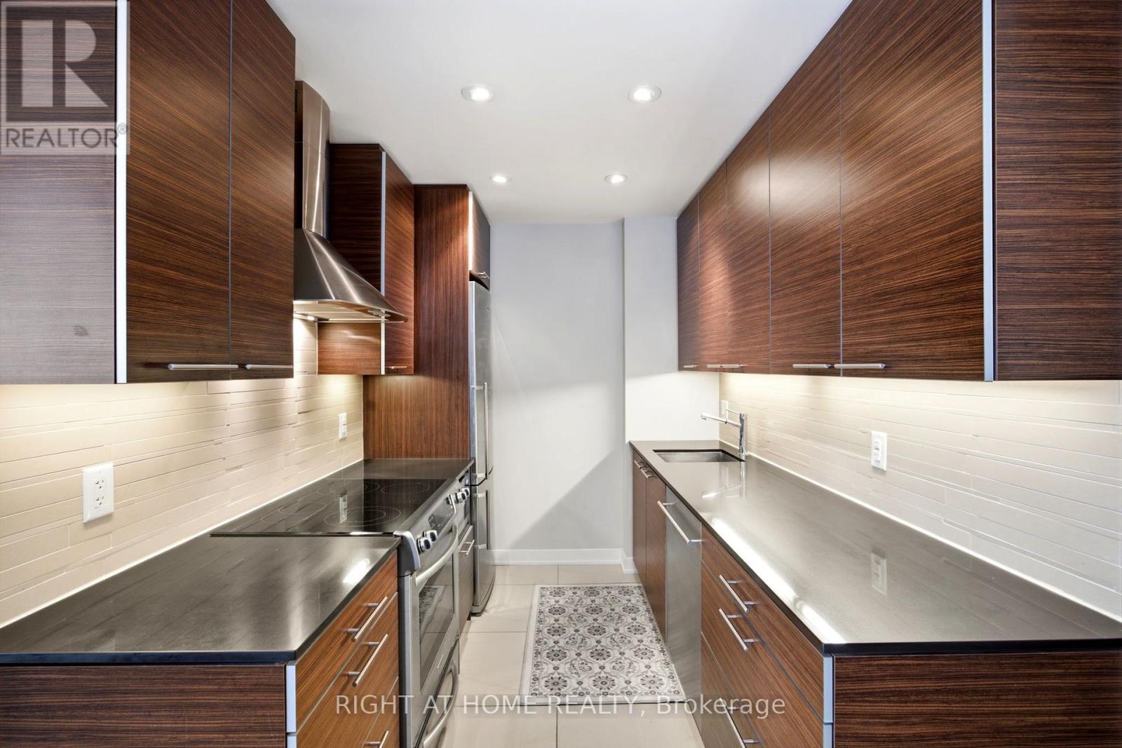 1801 - 1 Market Street, Toronto, Ontario  M5E 0A2 - Photo 18 - C13735212