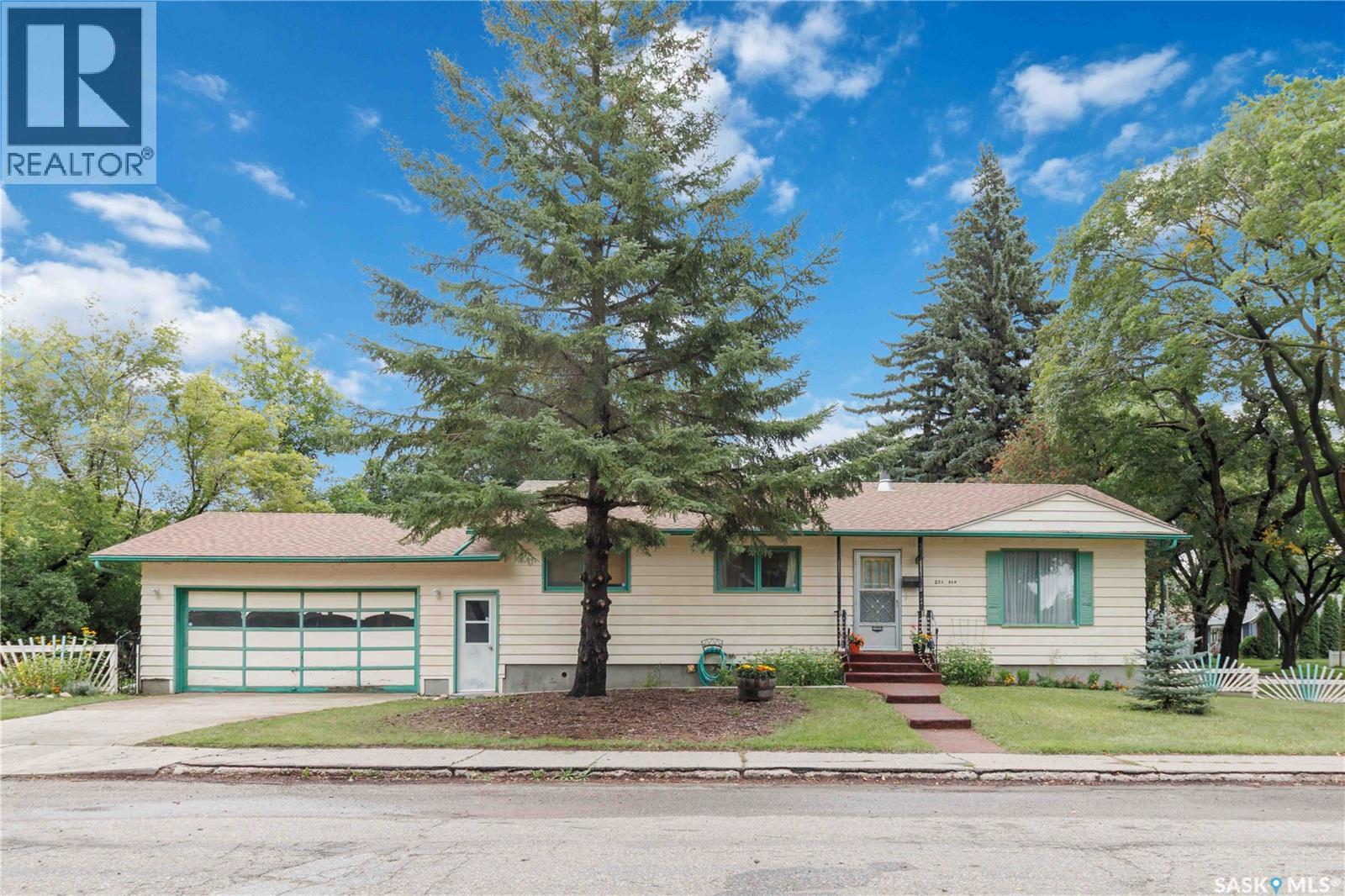 201 Elm Street, Saskatoon, Saskatchewan  S7J 0G8 - Photo 1 - SK047676