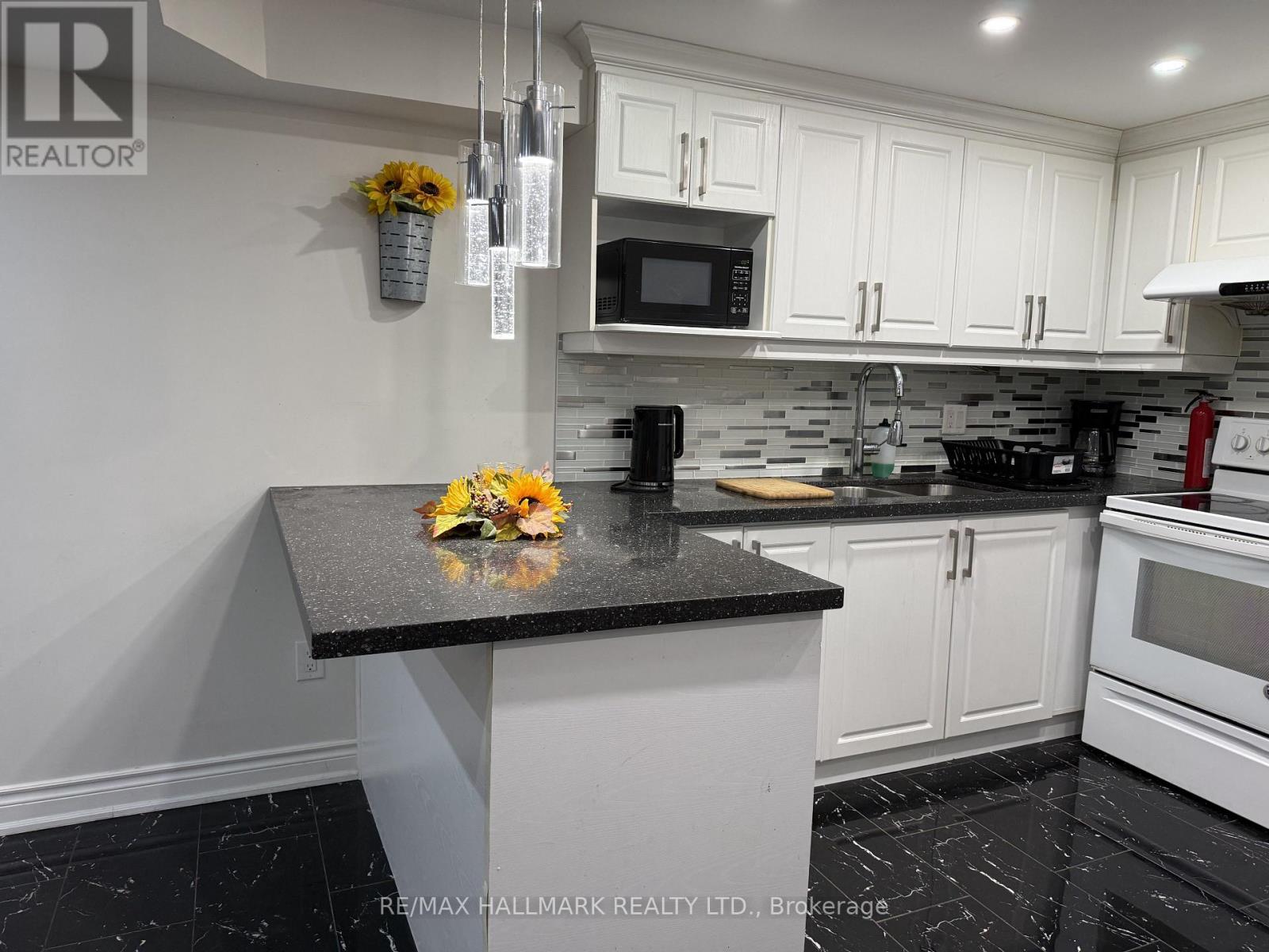 90 Black Maple Crescent, Vaughan, Ontario  L6A 4G6 - Photo 4 - N13733806