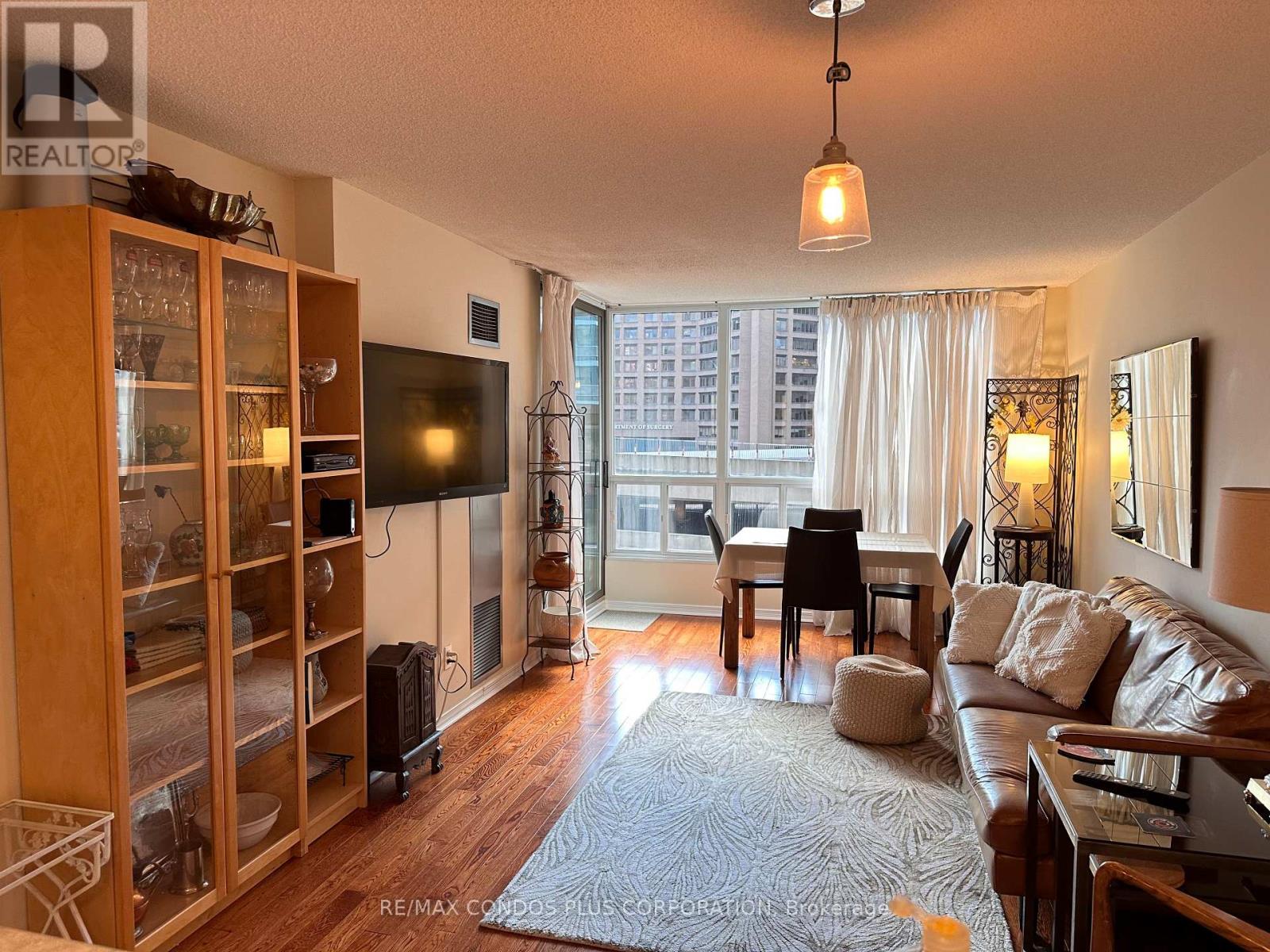 905 - 750 BAY STREET, Toronto, Ontario