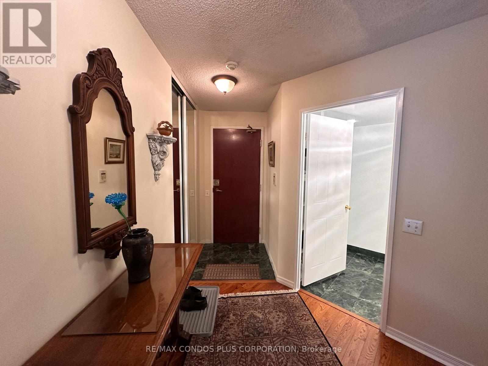 905 - 750 Bay Street, Toronto, Ontario  M5G 1N6 - Photo 2 - C13760220