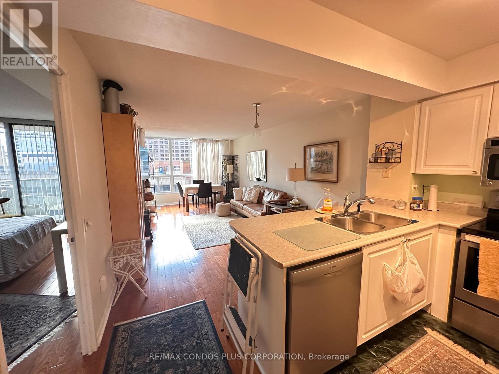 905 - 750 Bay Street, Toronto, Ontario  M5G 1N6 - Photo 3 - C13760220