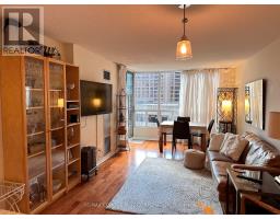 905 - 750 BAY STREET, Toronto, Ontario