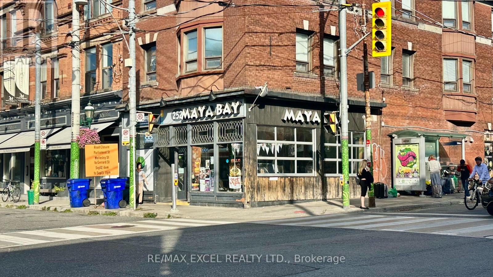 252 CARLTON STREET, Toronto, Ontario